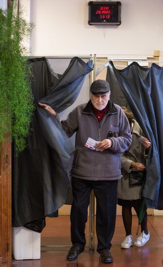 The Repulicans party holds first primaries in Paris