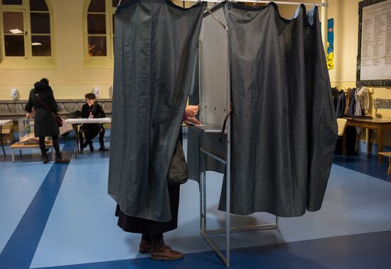 The Repulicans party holds first primaries in Paris