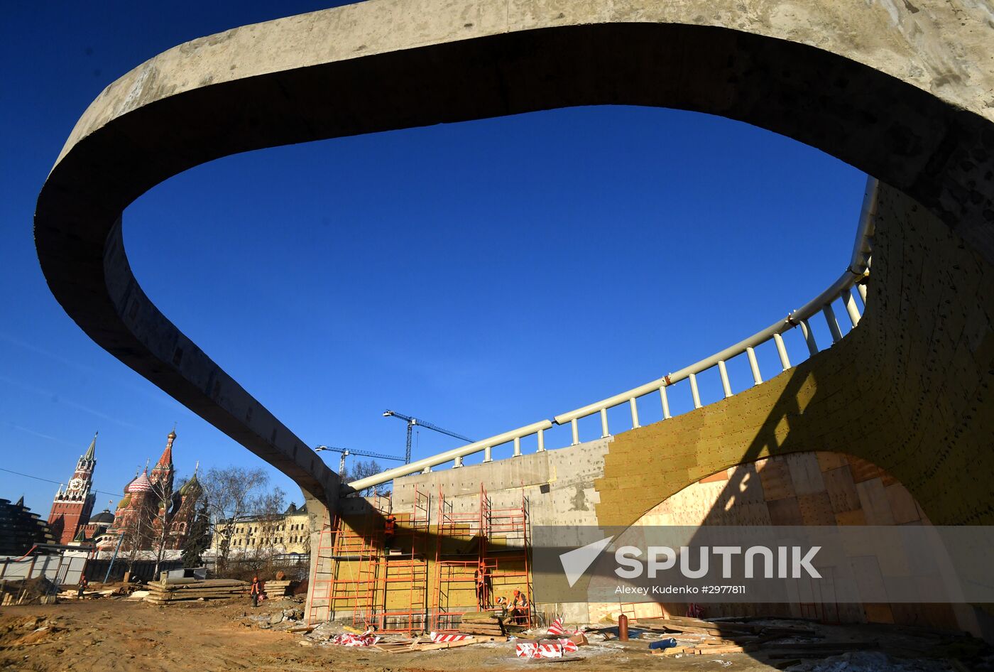 Building Zaryadye Park in Moscow