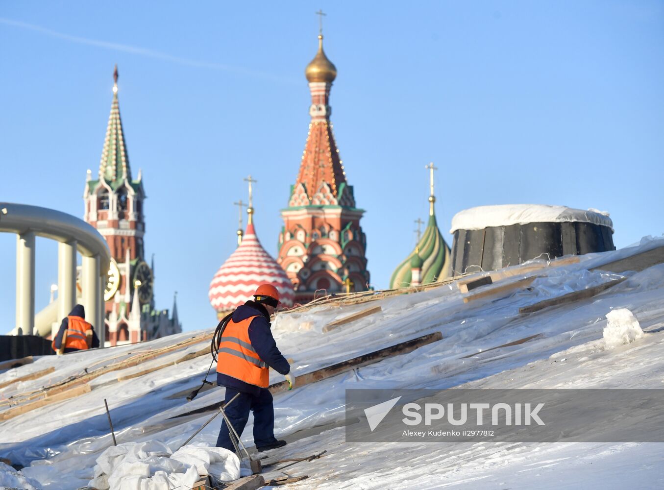 Building Zaryadye Park in Moscow