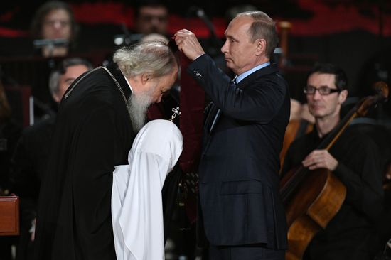 President Putin, Prime Minister Medvedev and Belarusian President Lukashenko wish happy birthday to Patriarch Kirill