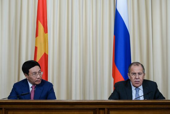 Russian Foreign Minister Sergei Lavrov meets with Foreign Minister of Vietnam Pham Binh Minh
