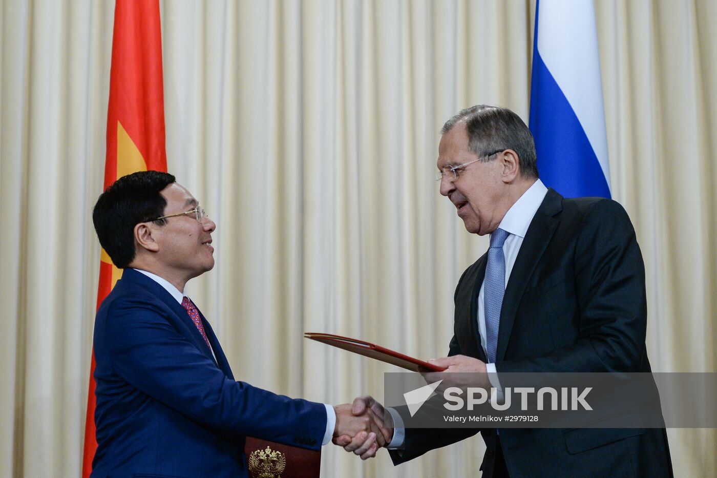 Russian Foreign Minister Sergei Lavrov meets with Foreign Minister of Vietnam Pham Binh Minh