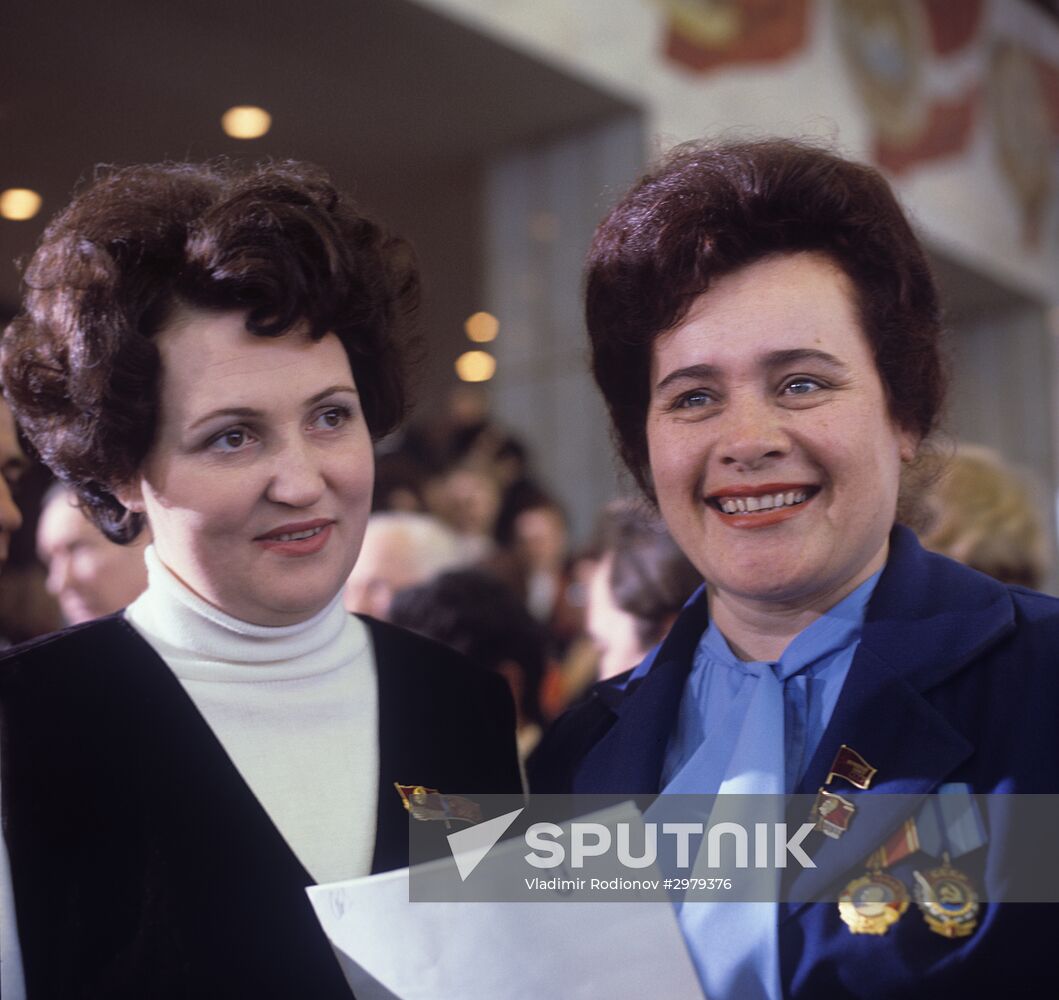 L. Filatova and Z. Yeremenko, delegates to the 26th CPSU Congress