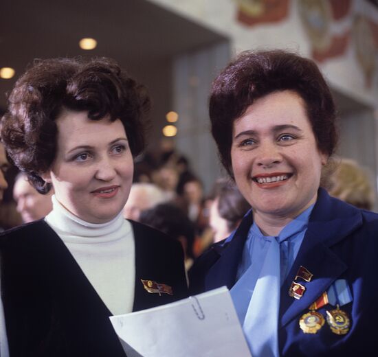 L. Filatova and Z. Yeremenko, delegates to the 26th CPSU Congress