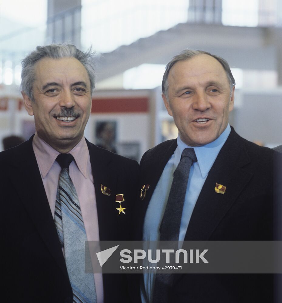 Congress delegates Mikhail Ulyanov and Farman Salmanov