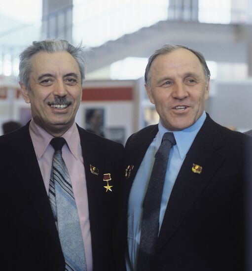 Congress delegates Mikhail Ulyanov and Farman Salmanov