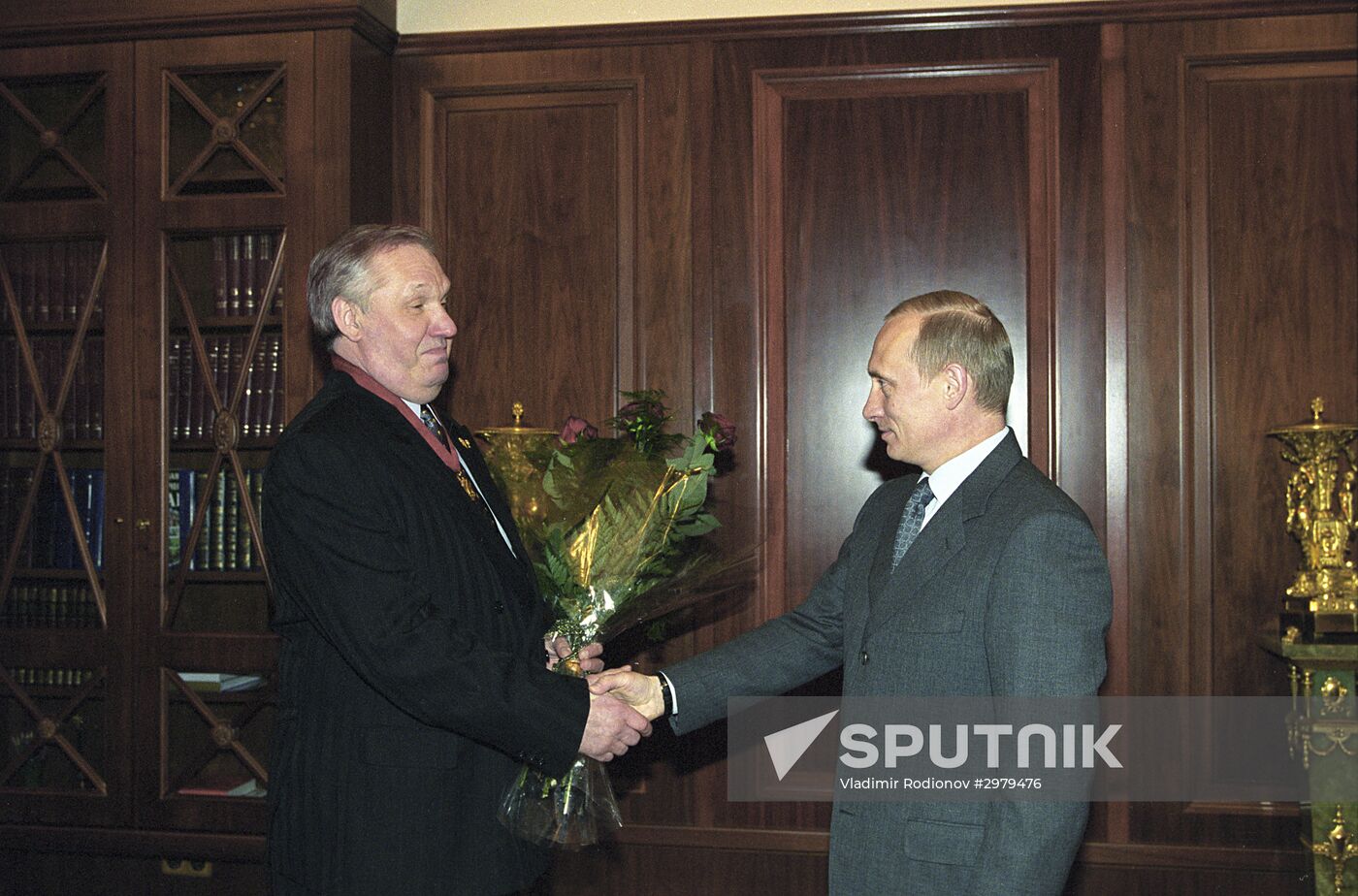 Ice hockey player Alexander Ragulin and President Vladimir Putin