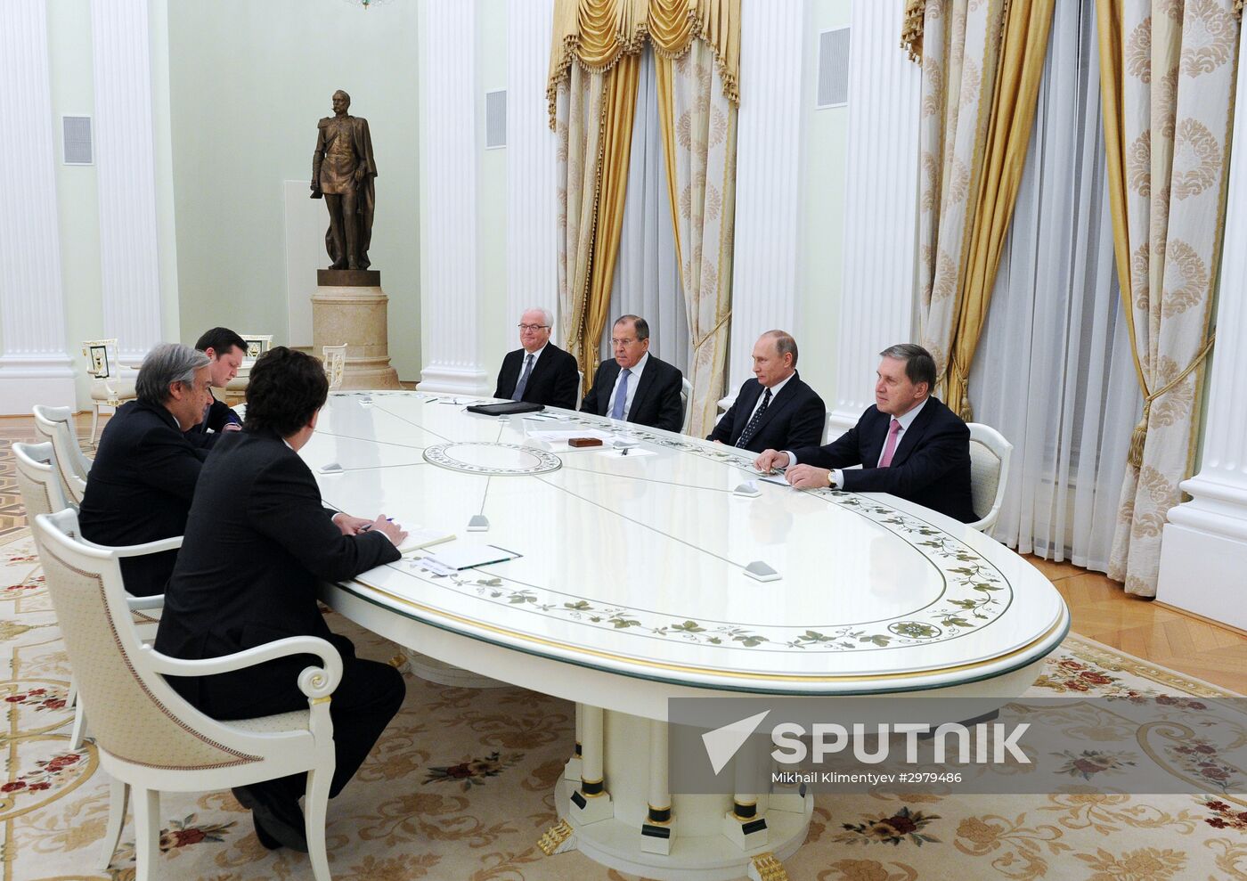 Russian President Vladimir Putin meets with new UN Secretary General Attonio Guterres