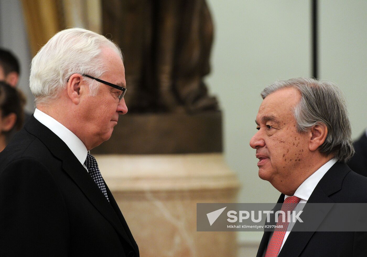 Russian President Vladimir Putin met witn newly elect UN secretary general Attonio Guterres