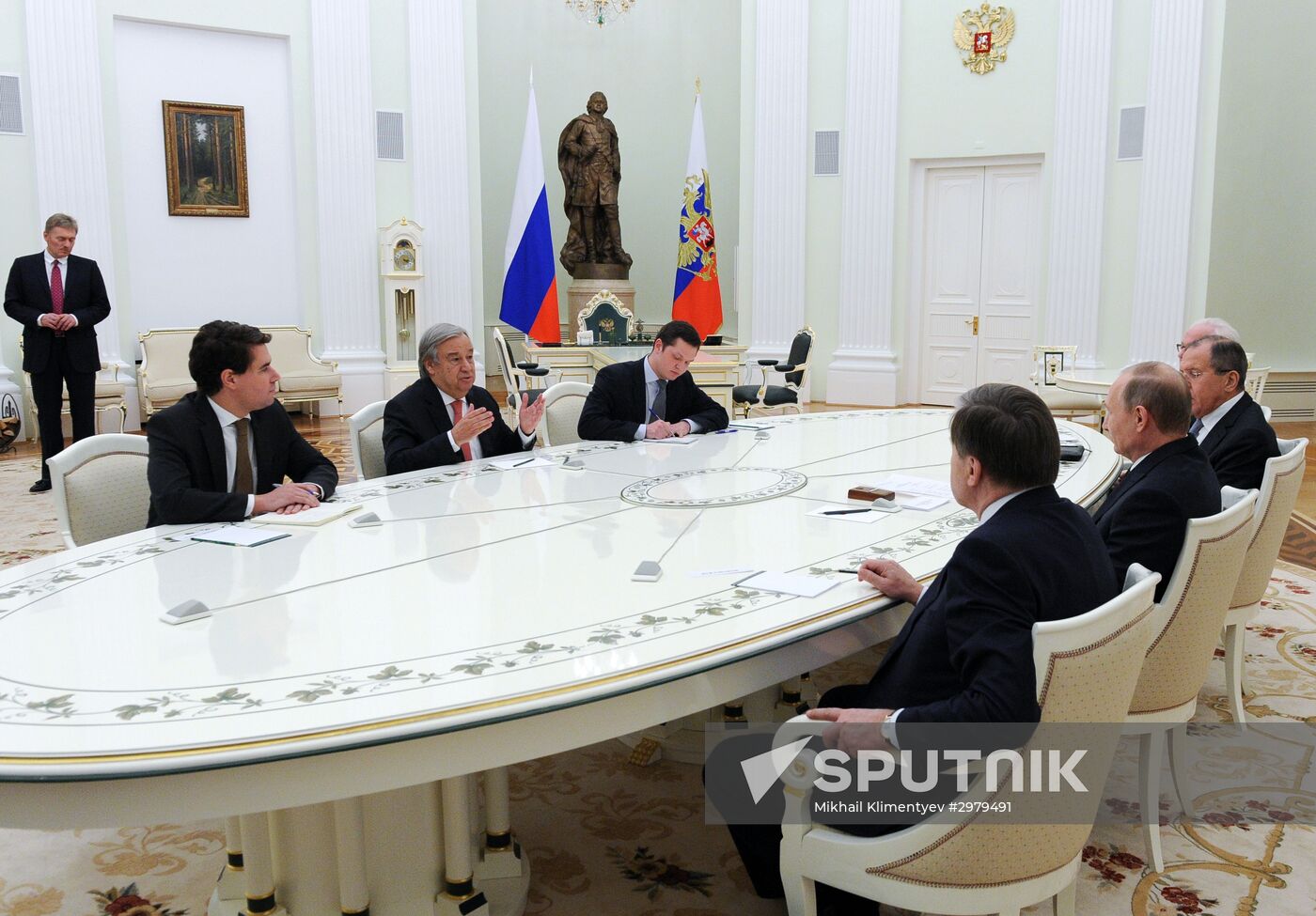 Russian President Vladimir Putin meets with new UN Secretary General Attonio Guterres