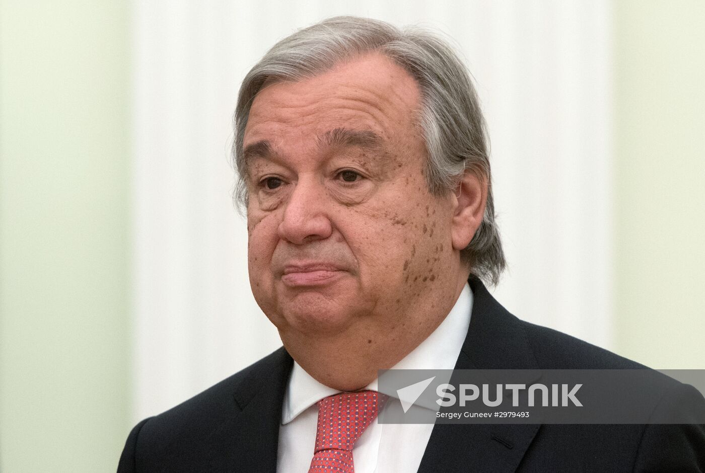 Russian President Vladimir Putin meets with new UN Secretary General Attonio Guterres
