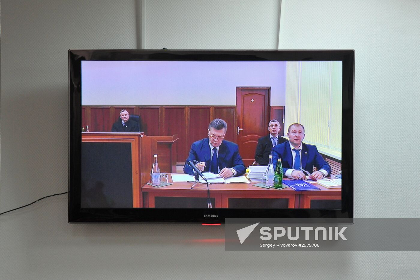 Interrogation of ex president Yanukovych on Kiev 2014 unrest is put off