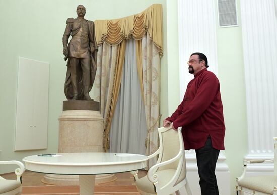 President Putin meets with US actor Steven Seagal