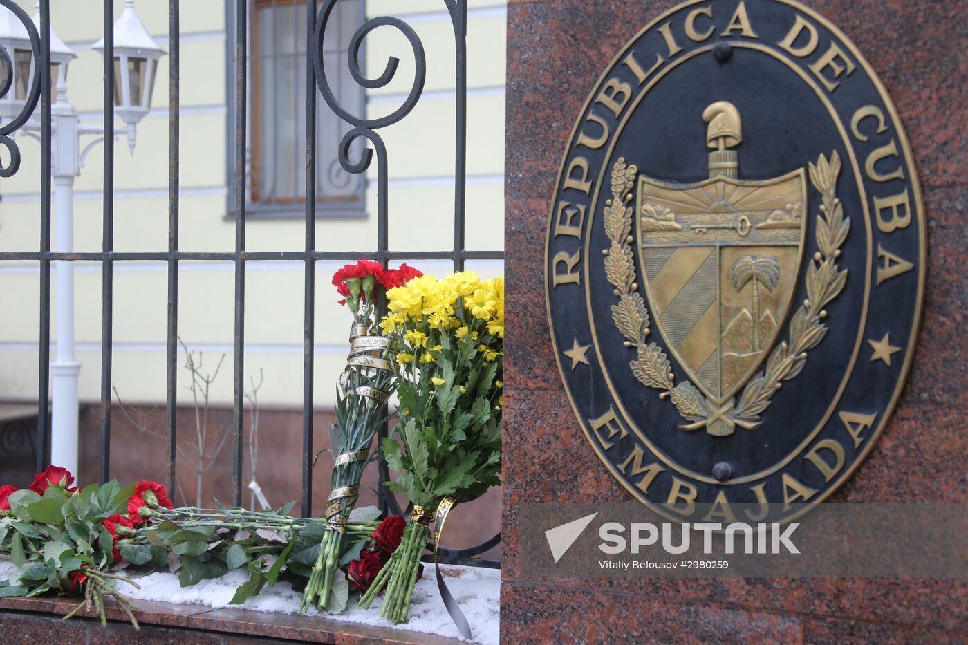 Moscow resident bring flowers to Cuban Embassy in memory of Fidel Castro