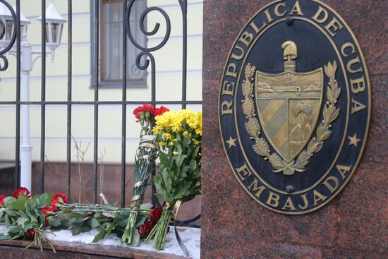 Moscow resident bring flowers to Cuban Embassy in memory of Fidel Castro