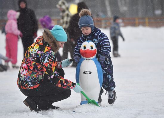 Serebryany Lyod (Silver Ice) skating rink opens in Izmaylovsky Park