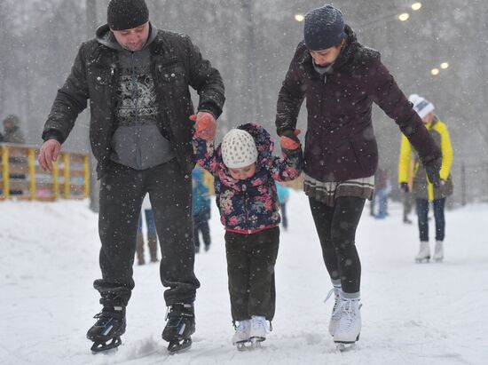 Serebryany Lyod (Silver Ice) skating rink opens in Izmaylovsky Park