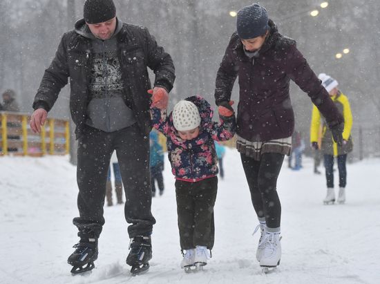 Serebryany Lyod (Silver Ice) skating rink opens in Izmaylovsky Park