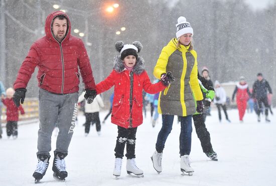 Serebryany Lyod (Silver Ice) skating rink opens in Izmaylovsky Park