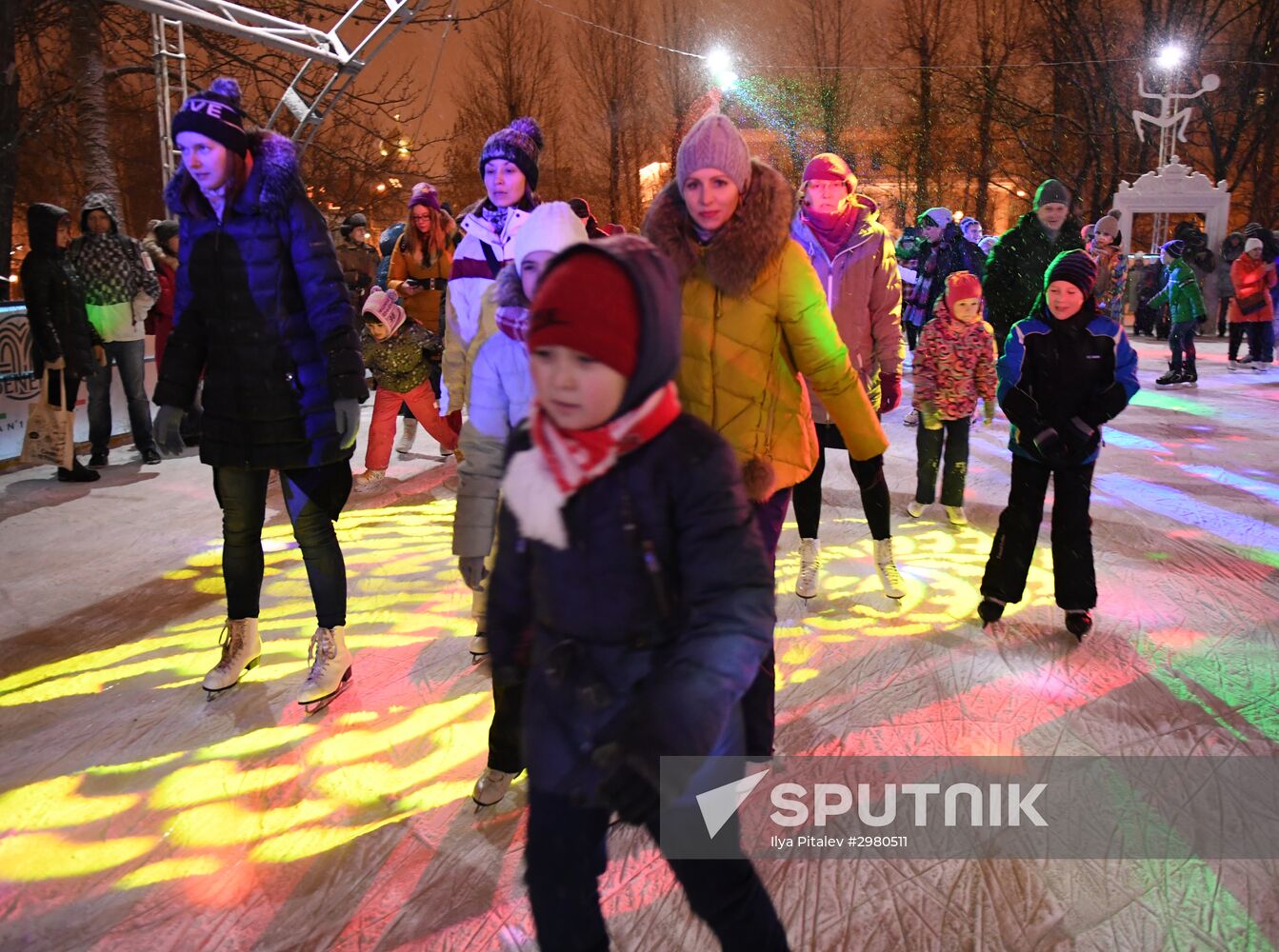 Skating rink opened in Moscow Hermitage Garden