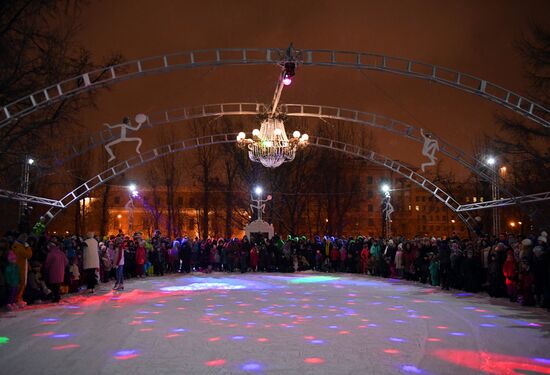 Skating rink opened in Moscow Hermitage Garden