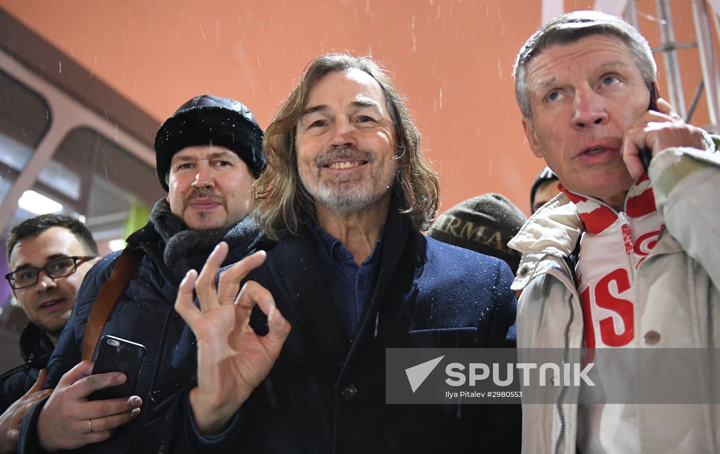 Skating rink opened in Moscow Hermitage Garden