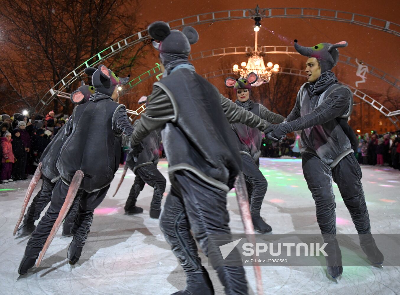 Skating rink opened in Moscow Hermitage Garden