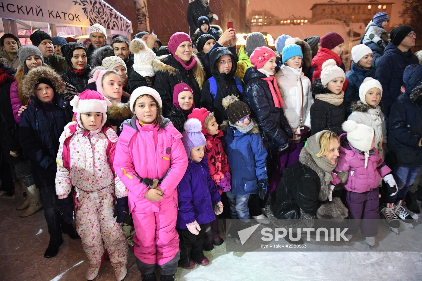 Skating rink opened in Moscow Hermitage Garden