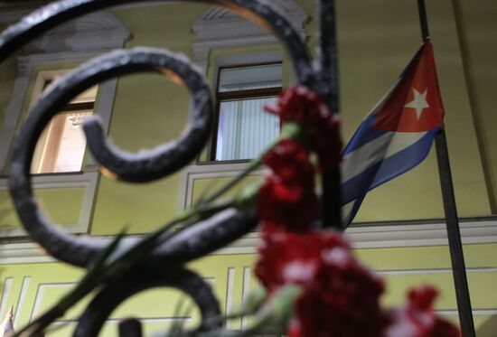 Moscow resident bring flowers to Cuban Embassy in memory of Fidel Castro