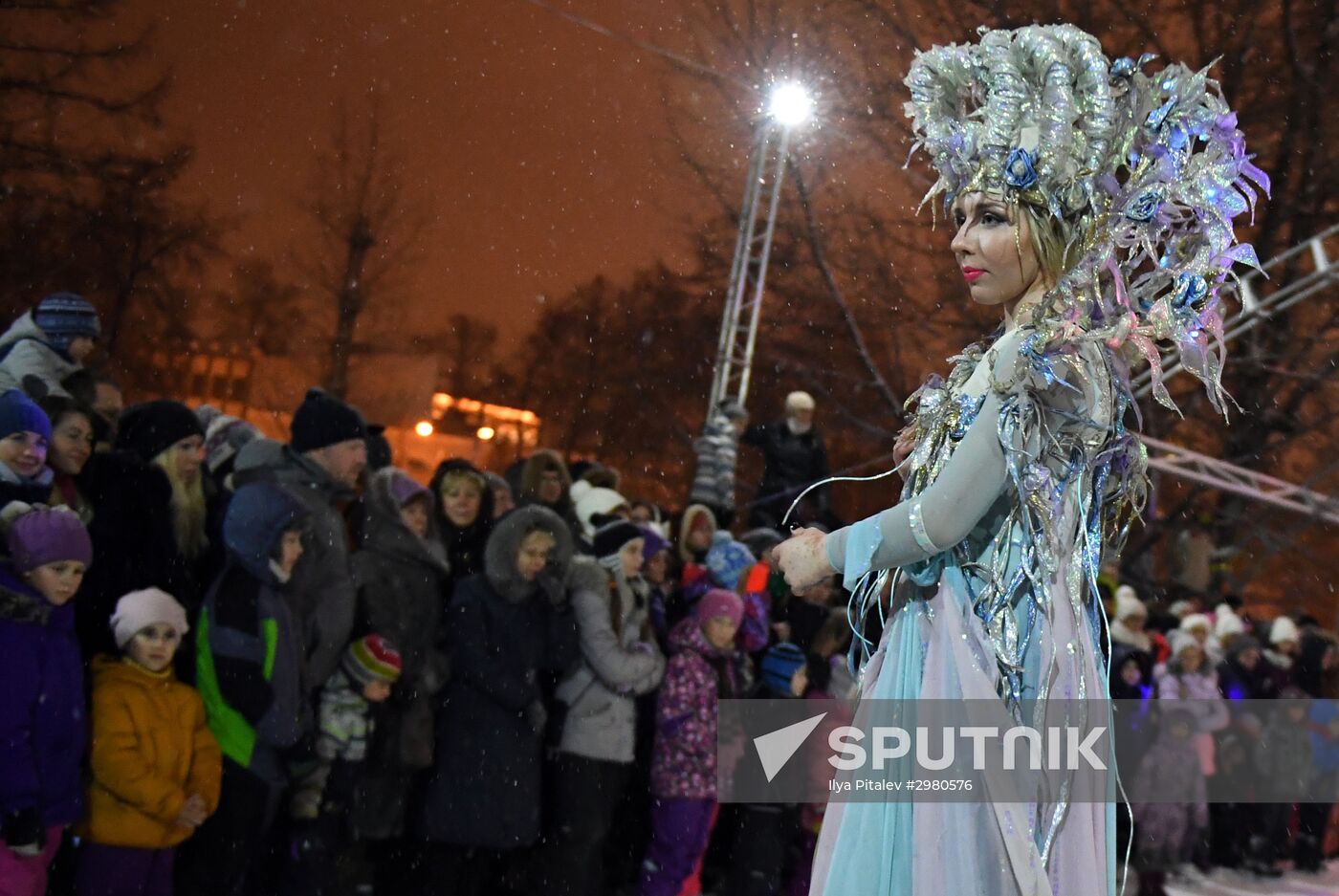 Skating rink opened in Moscow Hermitage Garden