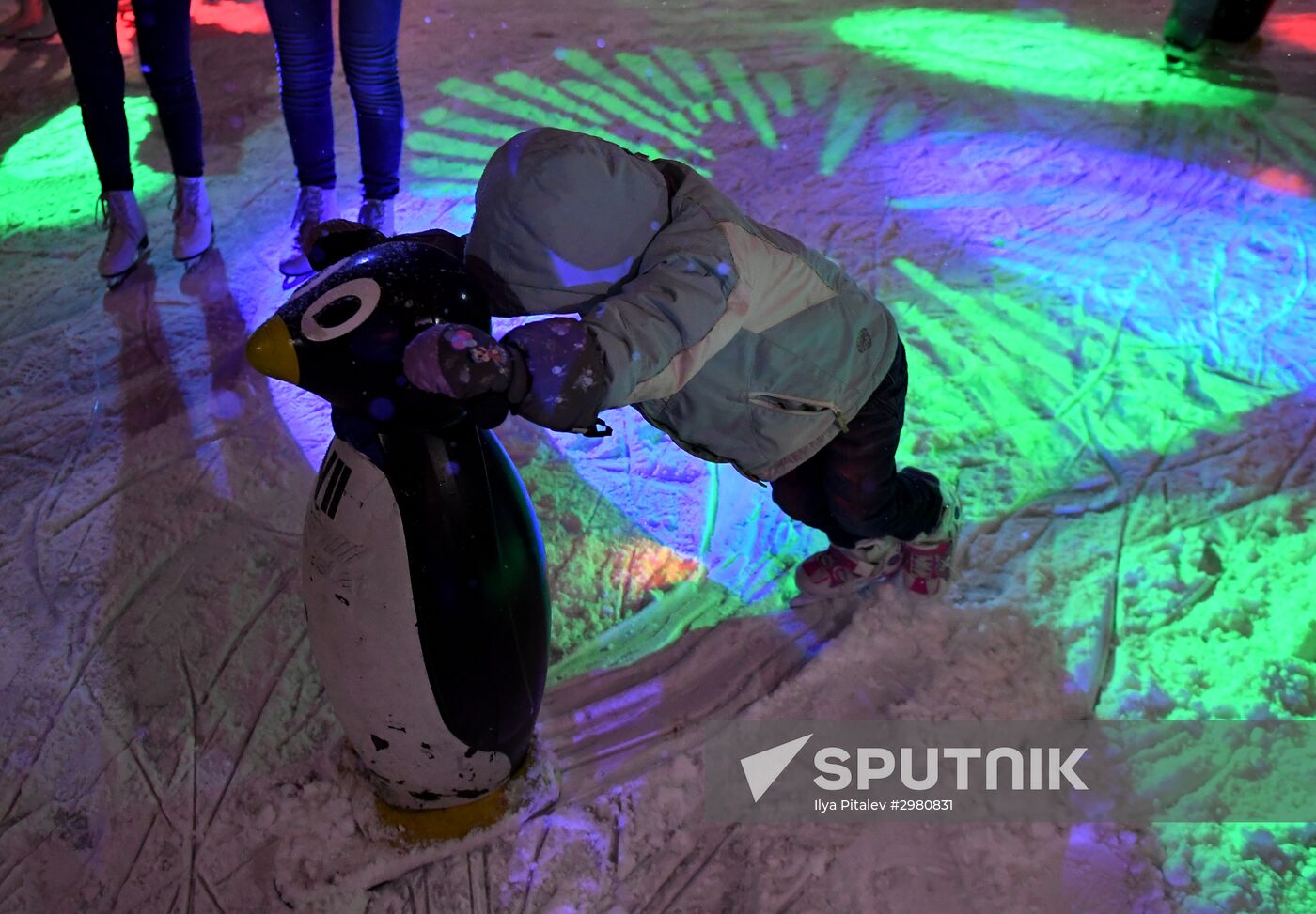 Skating rink opened in Moscow Hermitage Garden