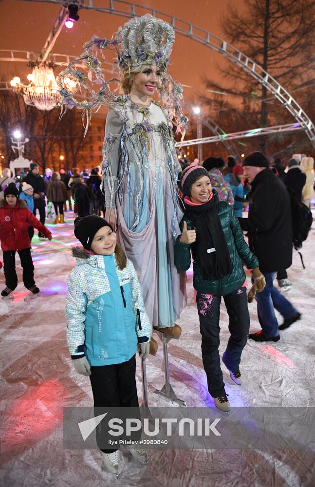 Skating rink opened in Moscow Hermitage Garden