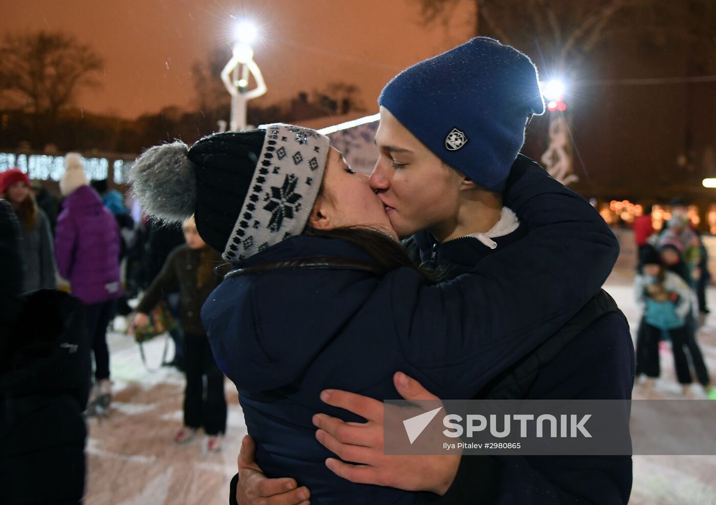 Skating rink opened in Moscow Hermitage Garden