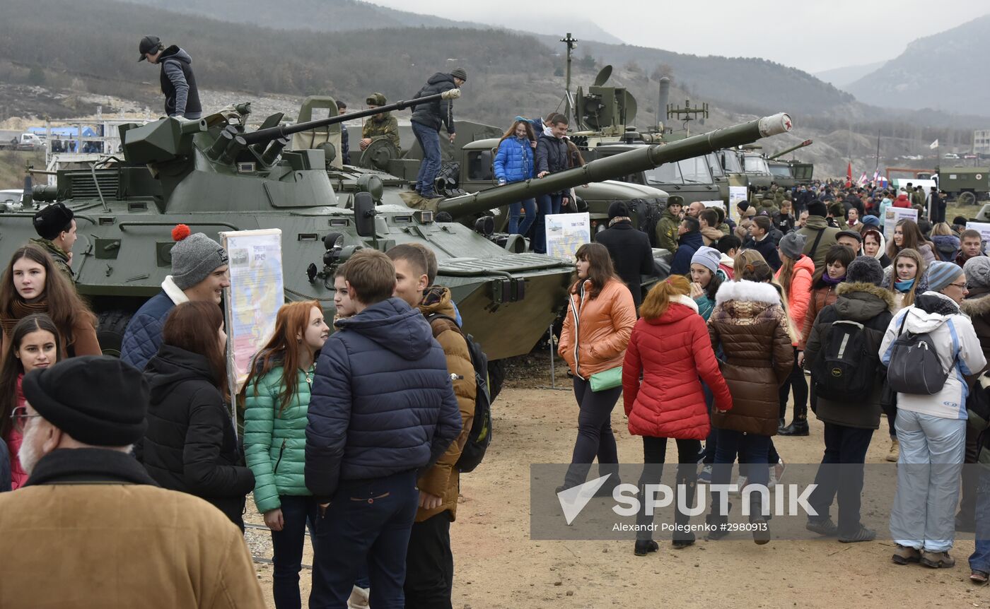 Competitions among members of Yunarmiya (Young Army) civic patriotic movement in Crimea