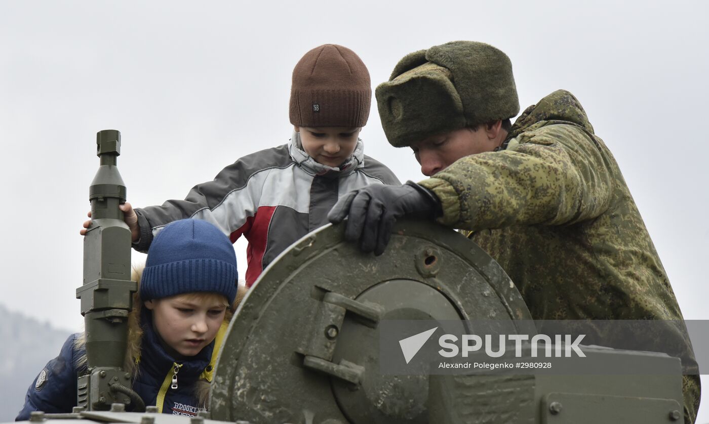 Competitions among members of Yunarmiya (Young Army) civic patriotic movement in Crimea