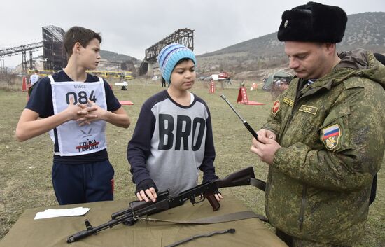 Competitions among members of Yunarmiya (Young Army) civic patriotic movement in Crimea
