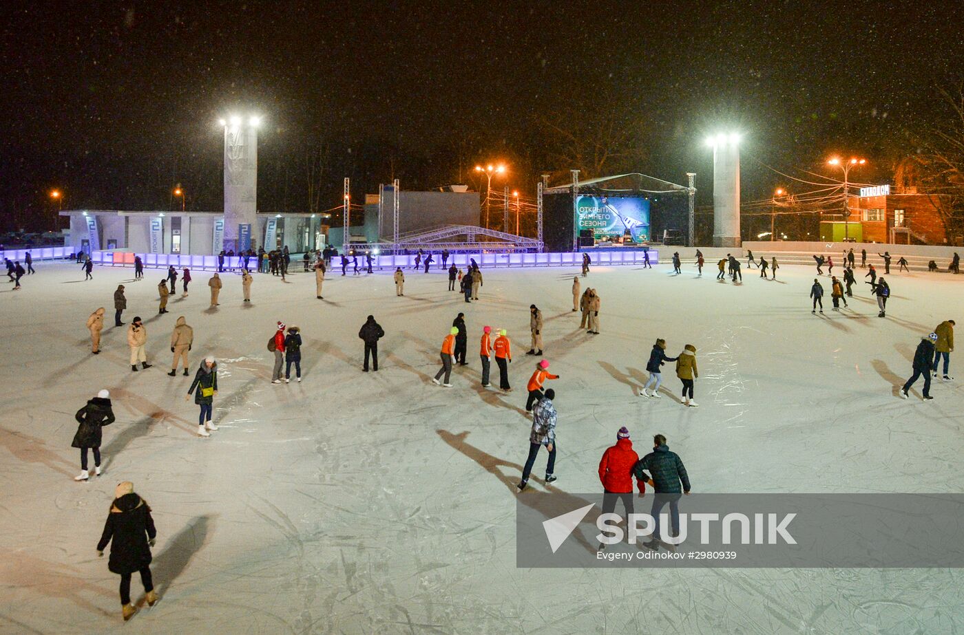 Lyod (Ice) skating rink opened in Sokolniki park