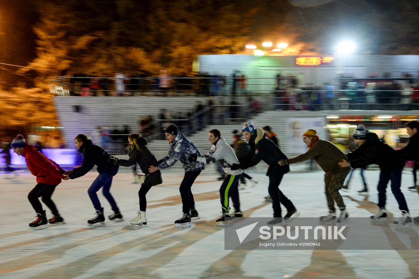 Lyod (Ice) skating rink opened in Sokolniki park