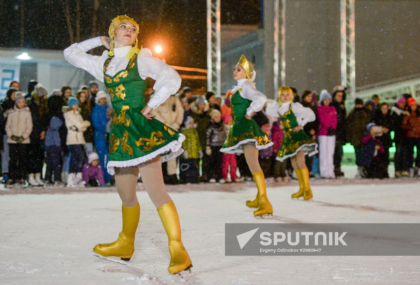 Lyod (Ice) skating rink opened in Sokolniki park