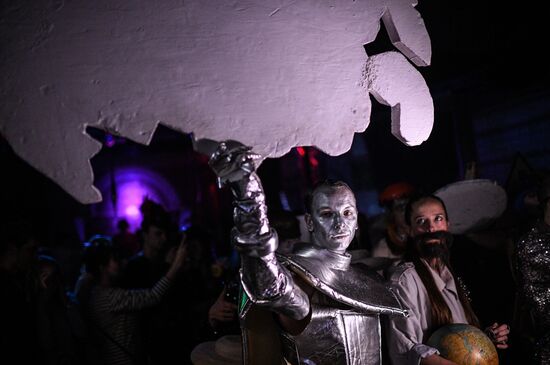 Moscow Decompression