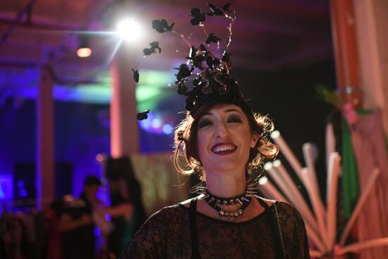 Moscow Decompression