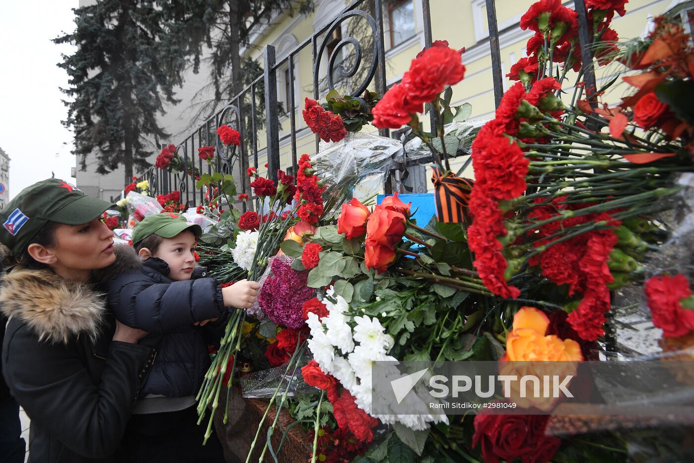 Moscow resident bring flowers to Cuban Embassy in memory of Fidel Castro