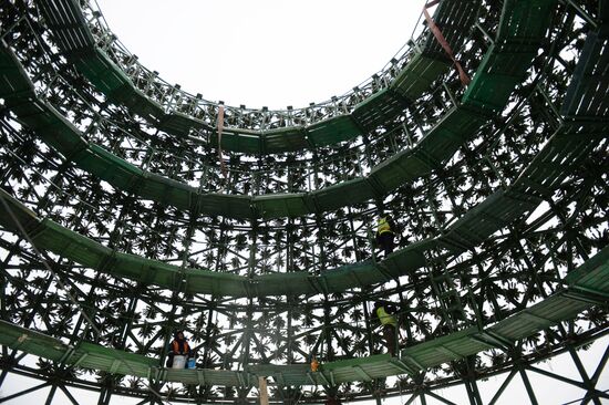 Building Yekaterinburg's main ice ground on 1905 Year Square