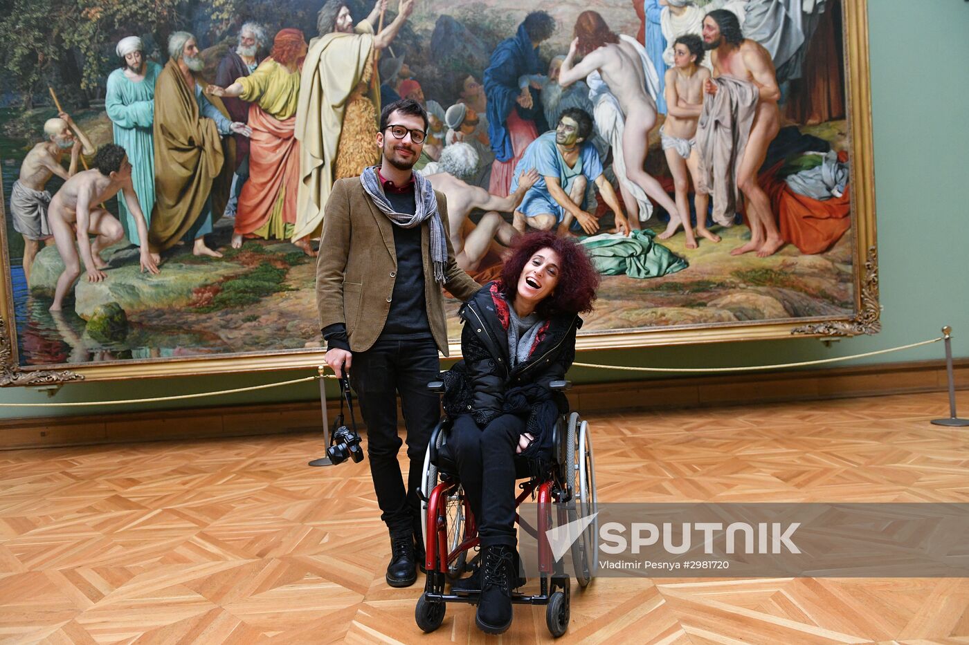 Leticia Renisoa visits Tretyakov Picture Gallery