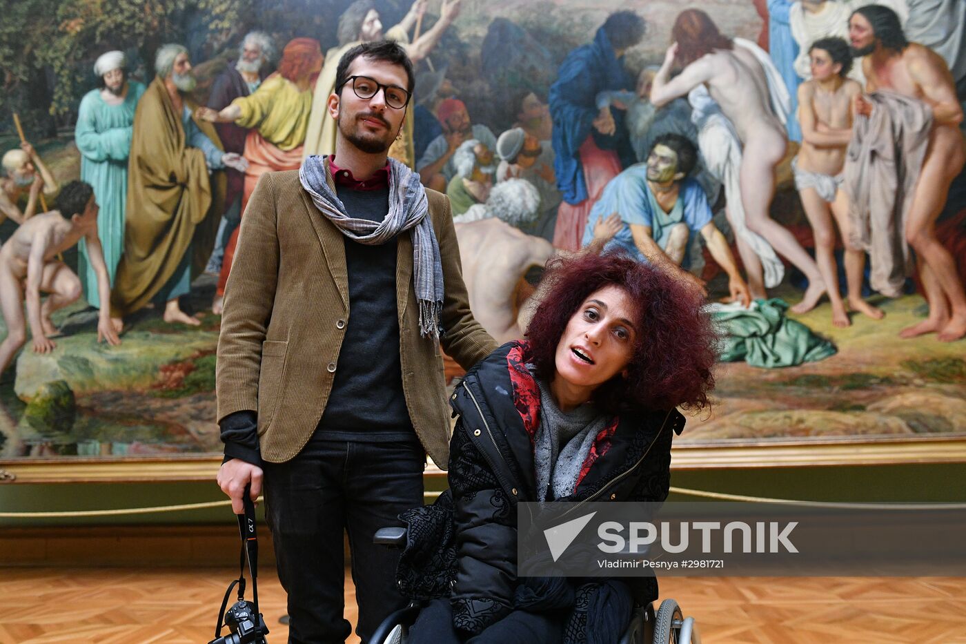Leticia renisoa visits Tretyakov Picture Gallery