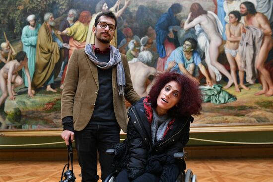 Leticia renisoa visits Tretyakov Picture Gallery
