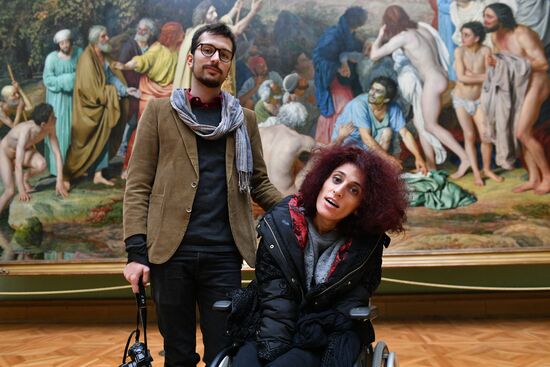 Leticia renisoa visits Tretyakov Picture Gallery