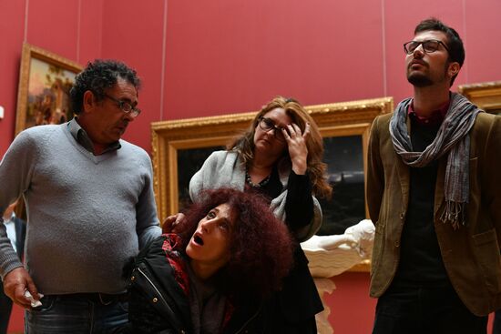 Leticia Renisoa visits Tretyakov Picture Gallery