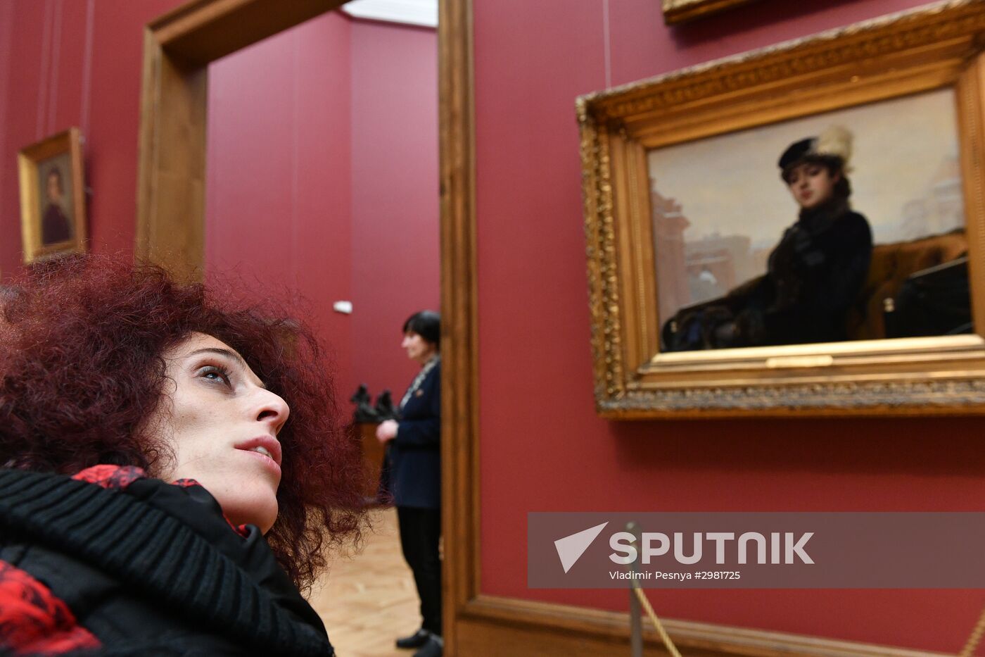 Leticia Renisoa visits Tretyakov Picture Gallery